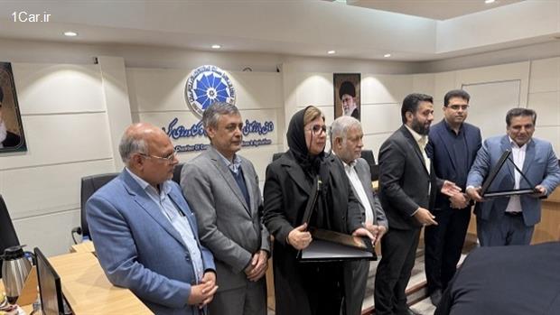 دریافت گواهینامه جایزه ملی کیفیت توسط کرمان موتور دریافت گواهینامه جایزه ملی کیفیت توسط کرمان موتور